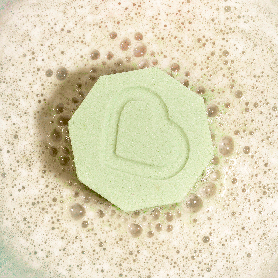 Essential Oil Benefit Bomb - Clear + Calm Aloe Vera Bath Bomb