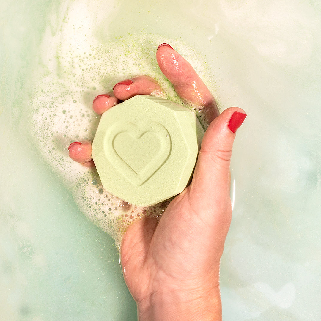 Essential Oil Benefit Bomb - Clear + Calm Aloe Vera Bath Bomb